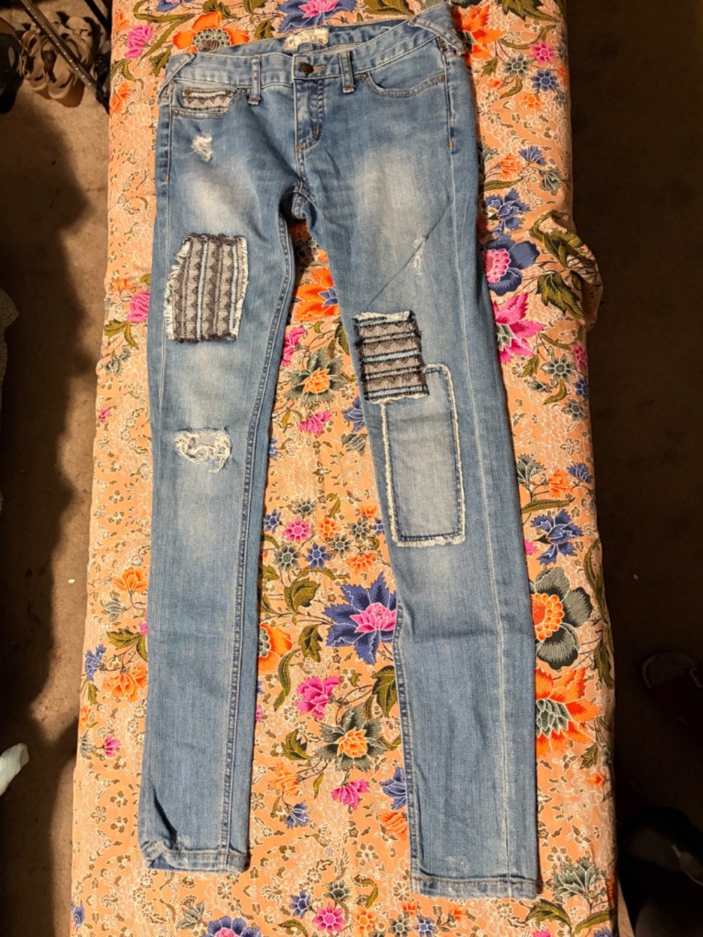 Free People patched distressed jeans size 24 - Picture 2 of 8